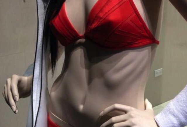 o-LA-PERLA-MANNEQUIN-facebook